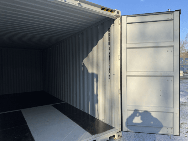 24 x 8 x 9.5 High Cube new shipping storage container